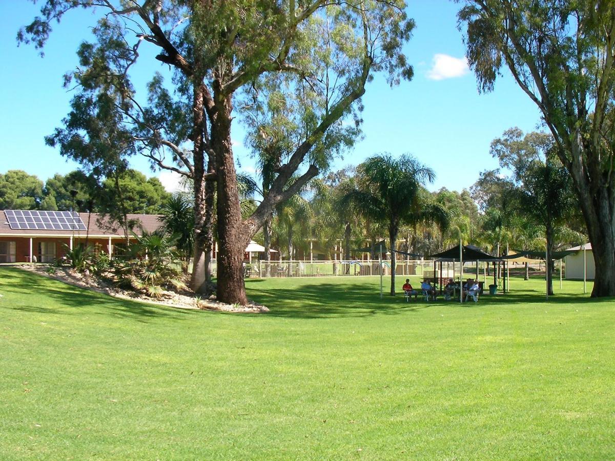 Tocumwal Golf Resort מראה חיצוני תמונה